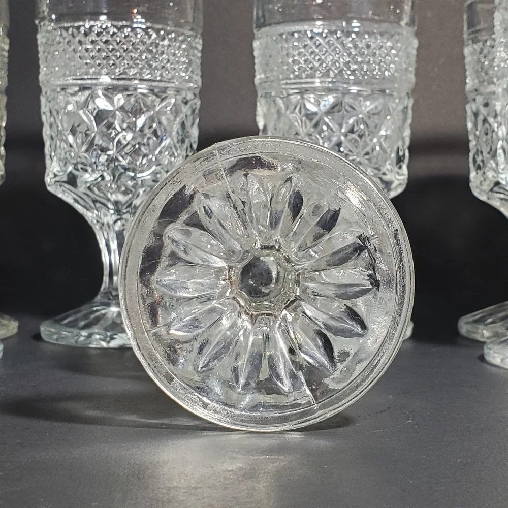 Set of 8 ANCHOR HOCKING Wexford Claret Wine Stemmed Glasses Vintage Drinkware